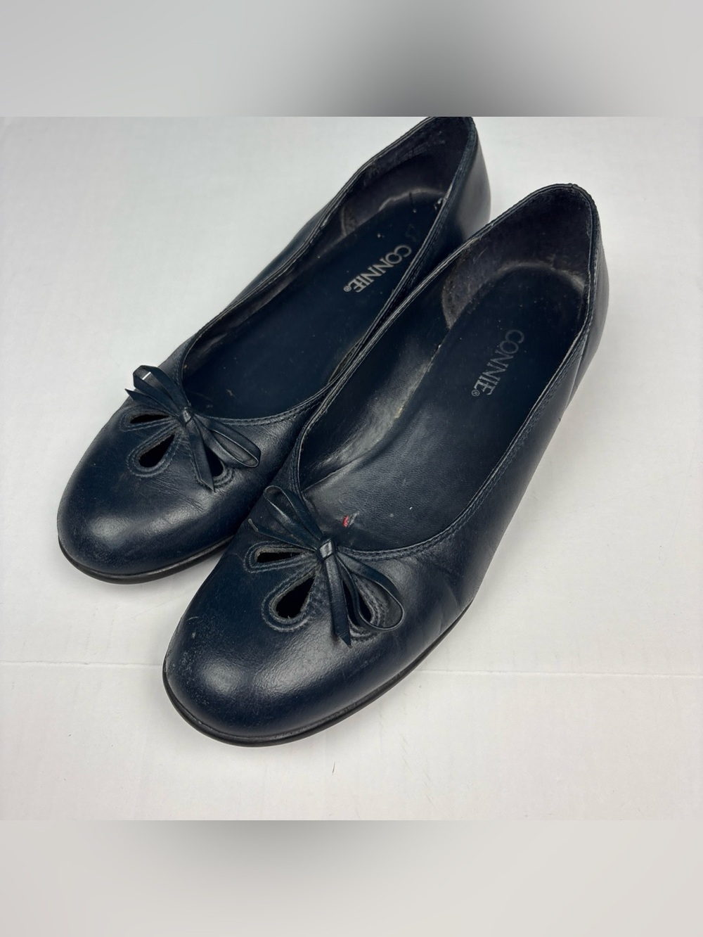 Connie Women Size 7.5 Ballet Flat Shoes Black Floral Cut Out Bow Leather Round